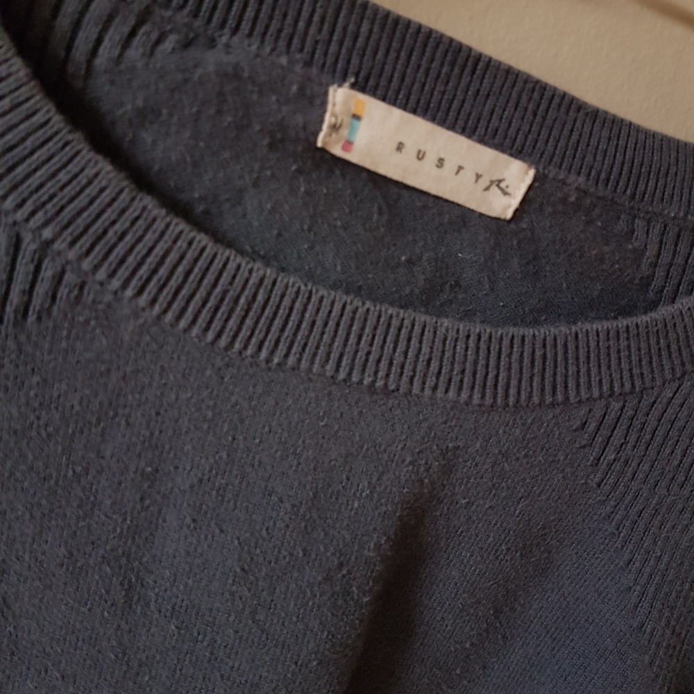 Sweater Size Medium - Picture 3 of 4